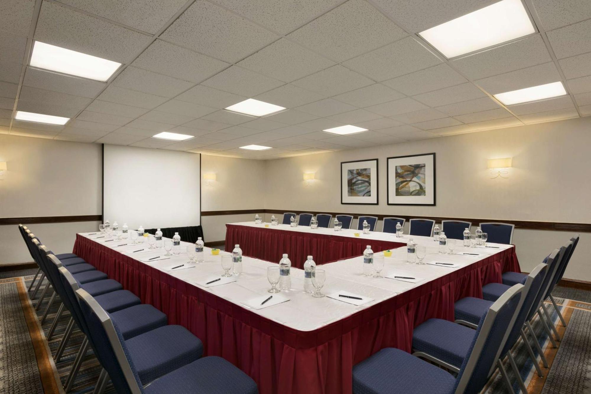 מלון מלוויל Hilton Long Island/Huntington מראה חיצוני תמונה