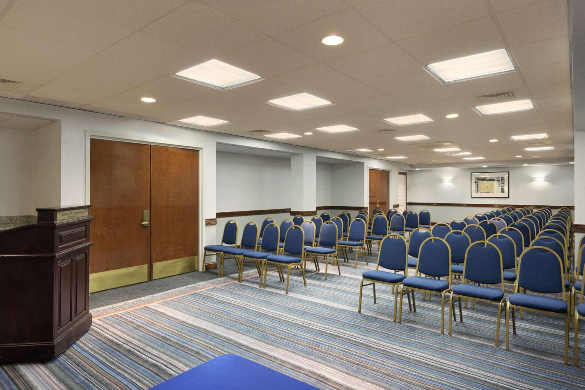 מלון מלוויל Hilton Long Island/Huntington מראה חיצוני תמונה